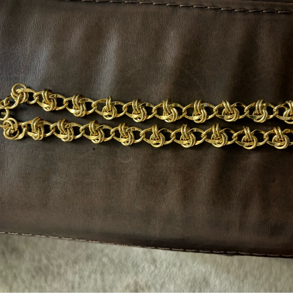 Gucci Gold Women's Necklace - Picture 4 of 4